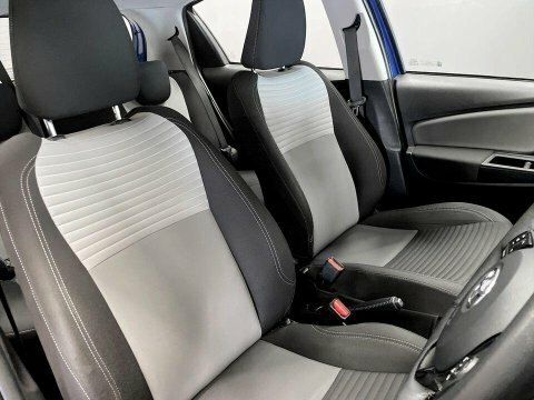 Toyota Yaris 1.5 Hybrid Dynamic Cvt  #11