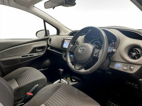 Toyota Yaris 1.5 Hybrid Dynamic Cvt  #12