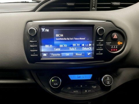 Toyota Yaris 1.5 Hybrid Dynamic Cvt  #18
