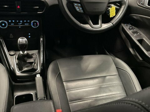 Ford Ecosport Hatchback White #36