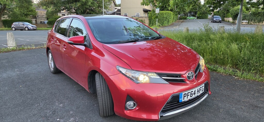 Toyota Auris 1.4 D-4d Icon Plus Red #2