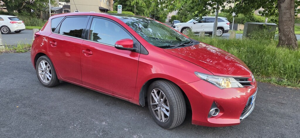Toyota Auris 1.4 D-4d Icon Plus Red