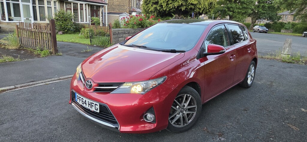 Toyota Auris 1.4 D-4d Icon Plus Red #4