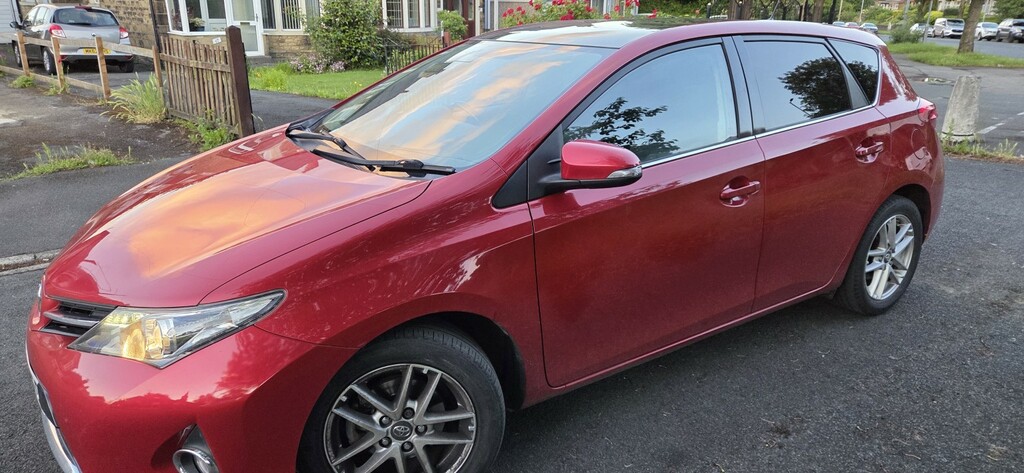 Toyota Auris 1.4 D-4d Icon Plus Red #5