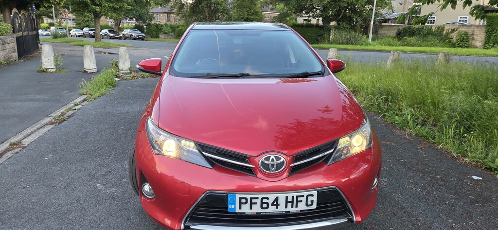Toyota Auris 1.4 D-4d Icon Plus Red #3
