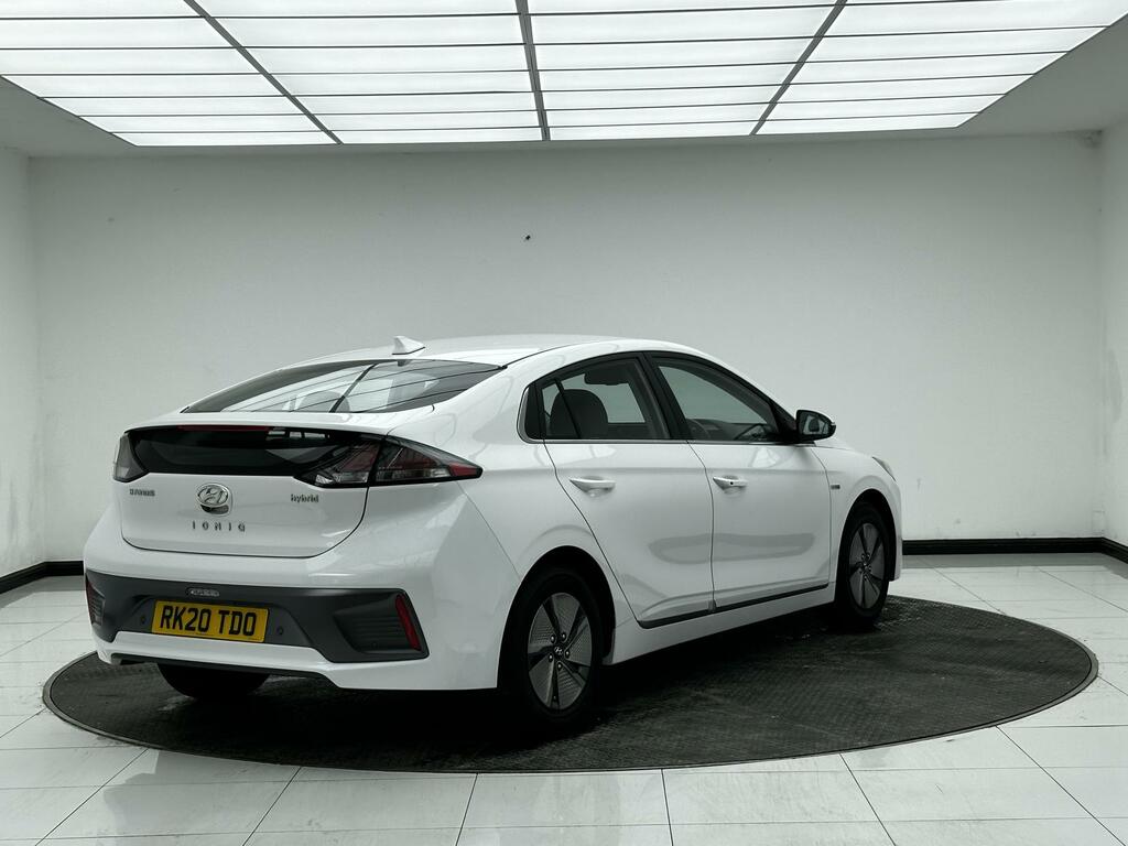 Hyundai Ioniq Premium White #6