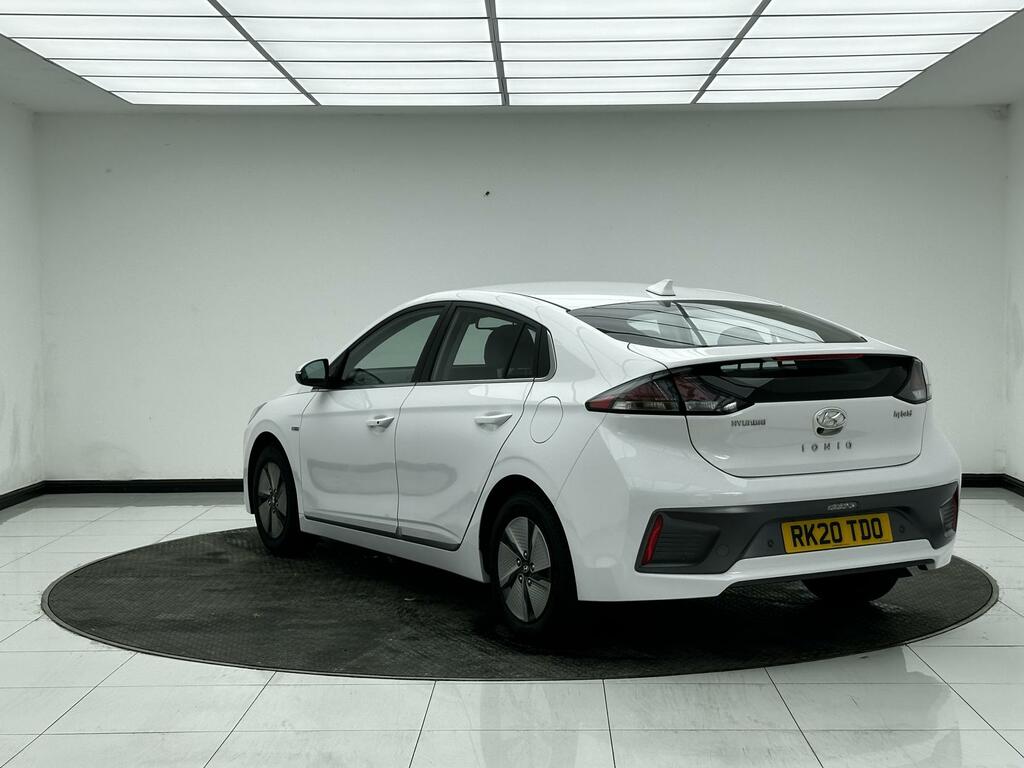 Hyundai Ioniq Premium White #4