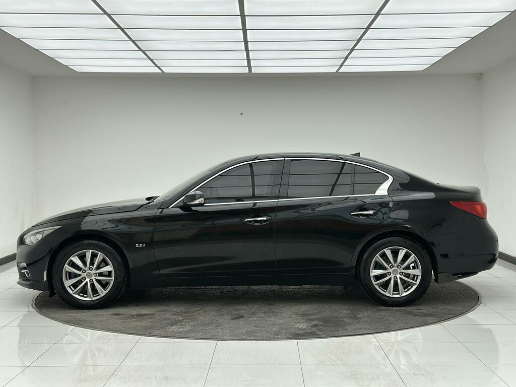 Infiniti Q50 Executive Black #4