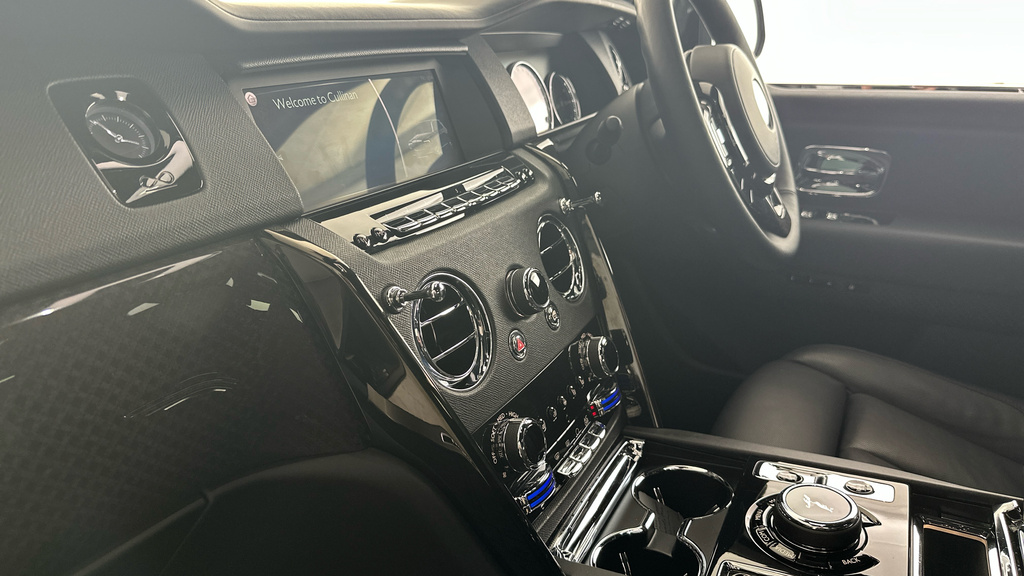Rolls-Royce Cullinan Black Badge Black #52