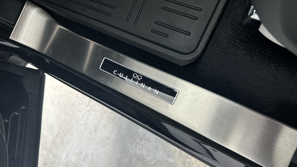 Rolls-Royce Cullinan Black Badge Black #41