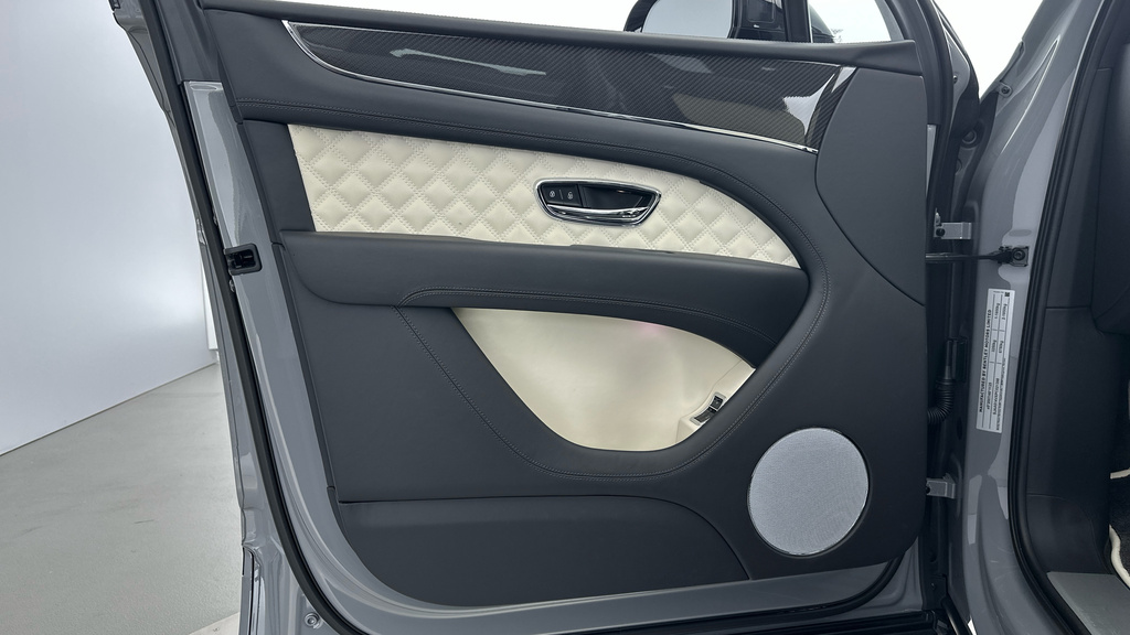 Bentley Bentayga 4.0 V8 First Edition Extended Wheel Base #21