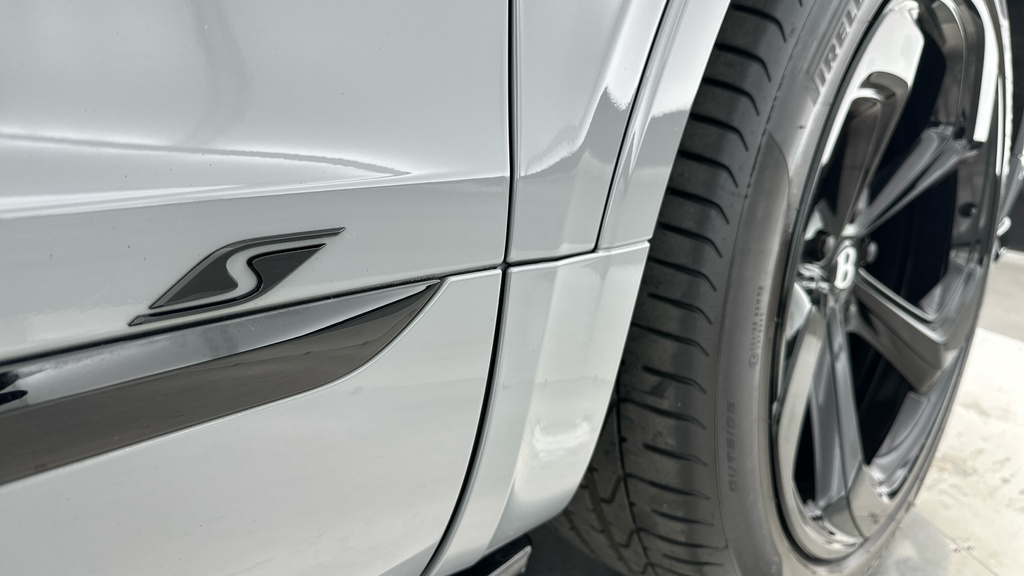 Bentley Bentayga 4.0 V8 First Edition Extended Wheel Base #19