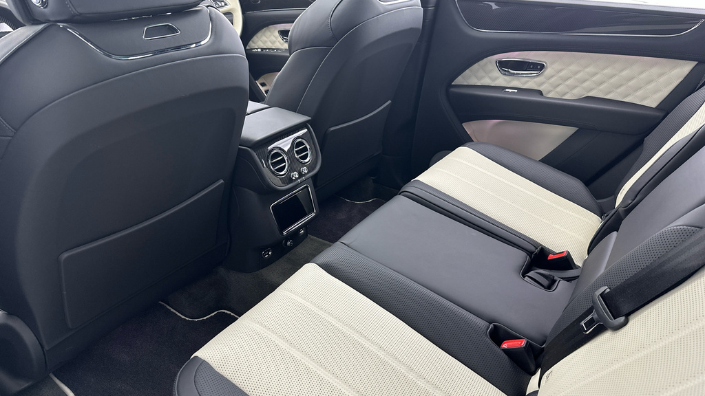 Bentley Bentayga 4.0 V8 First Edition Extended Wheel Base #30