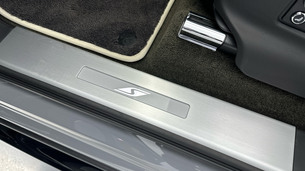 Bentley Bentayga 4.0 V8 First Edition Extended Wheel Base #37
