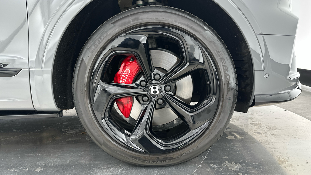 Bentley Bentayga 4.0 V8 First Edition Extended Wheel Base #9