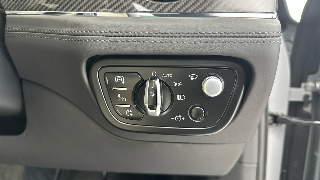 Bentley Bentayga 4.0 V8 First Edition Extended Wheel Base #42