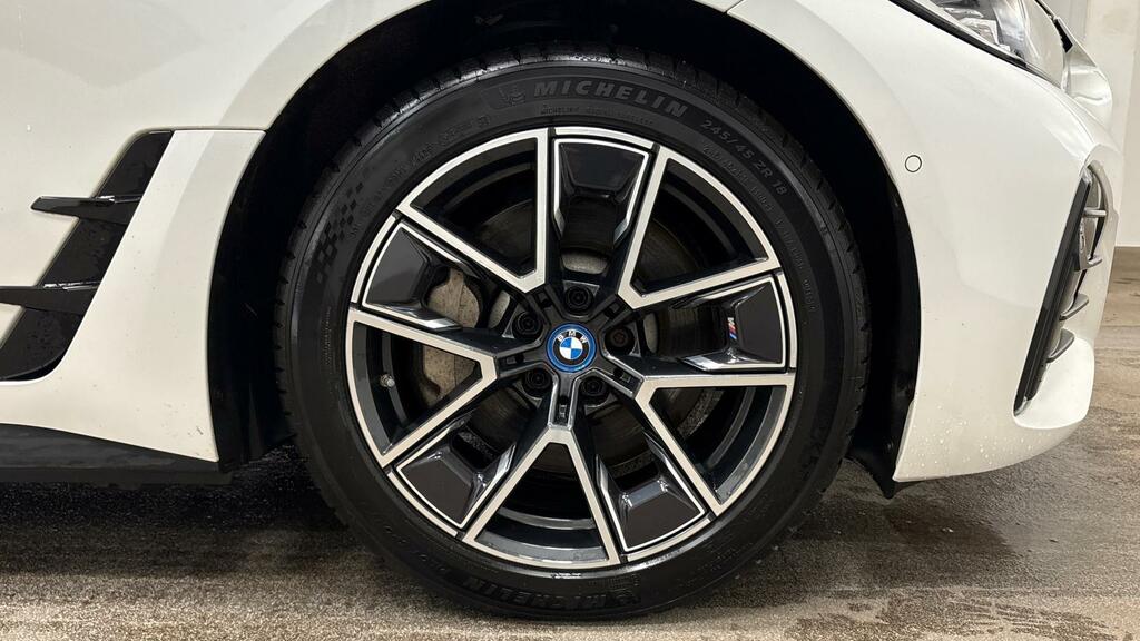 BMW i4 M Sport White #4
