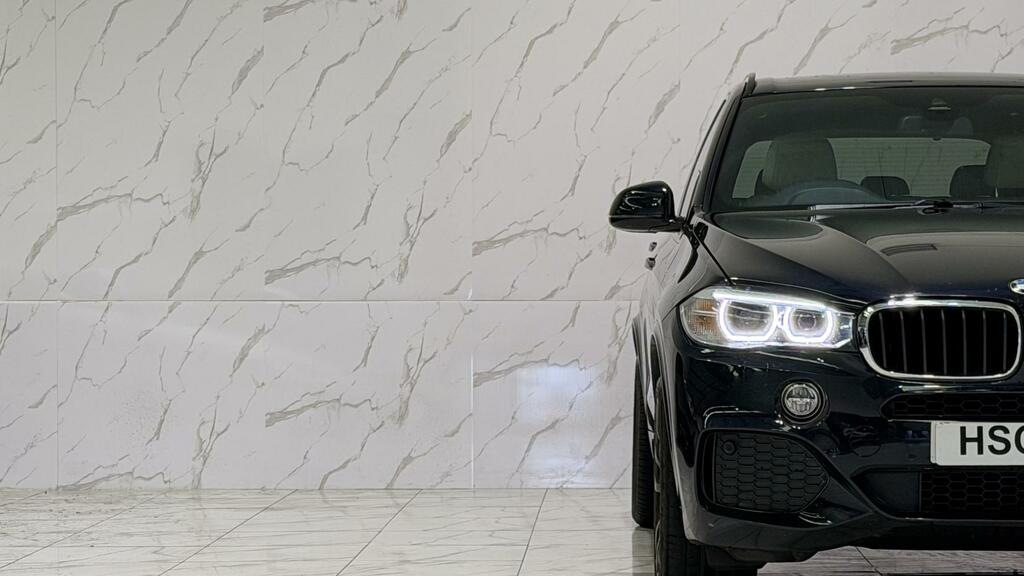 BMW X5 M M50d White #32