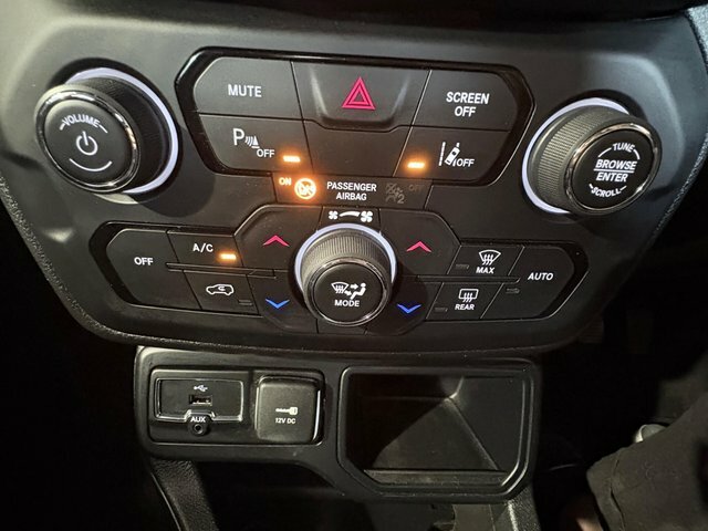 Jeep Renegade Limited White #16