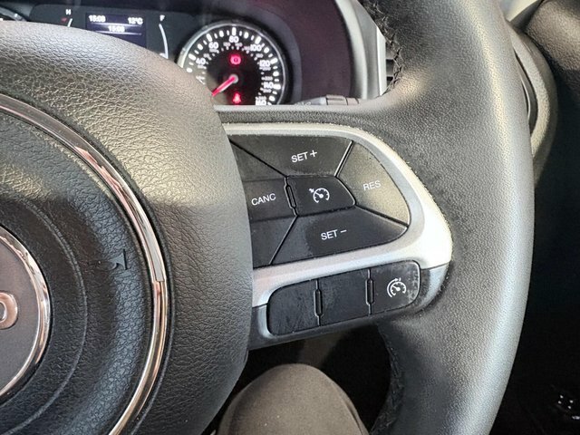 Jeep Renegade Limited White #17