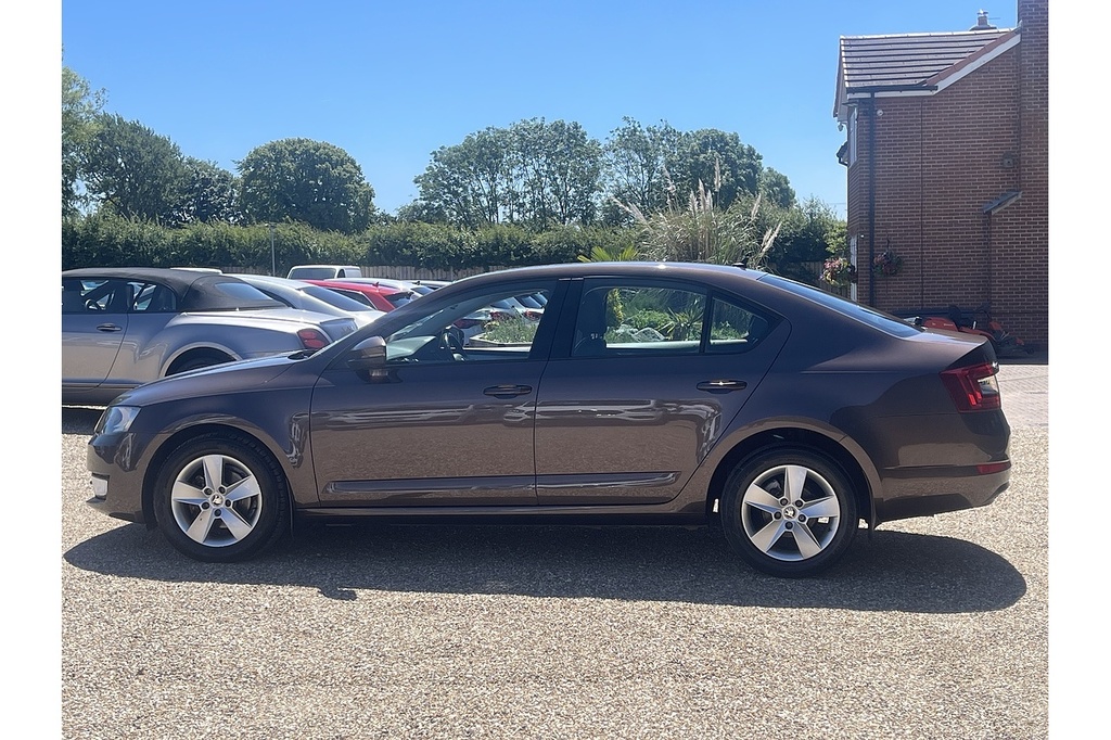 Skoda Octavia Hatchback 1.6 Tdi Elegance Dsg Euro 5 Ss 2 Black #29