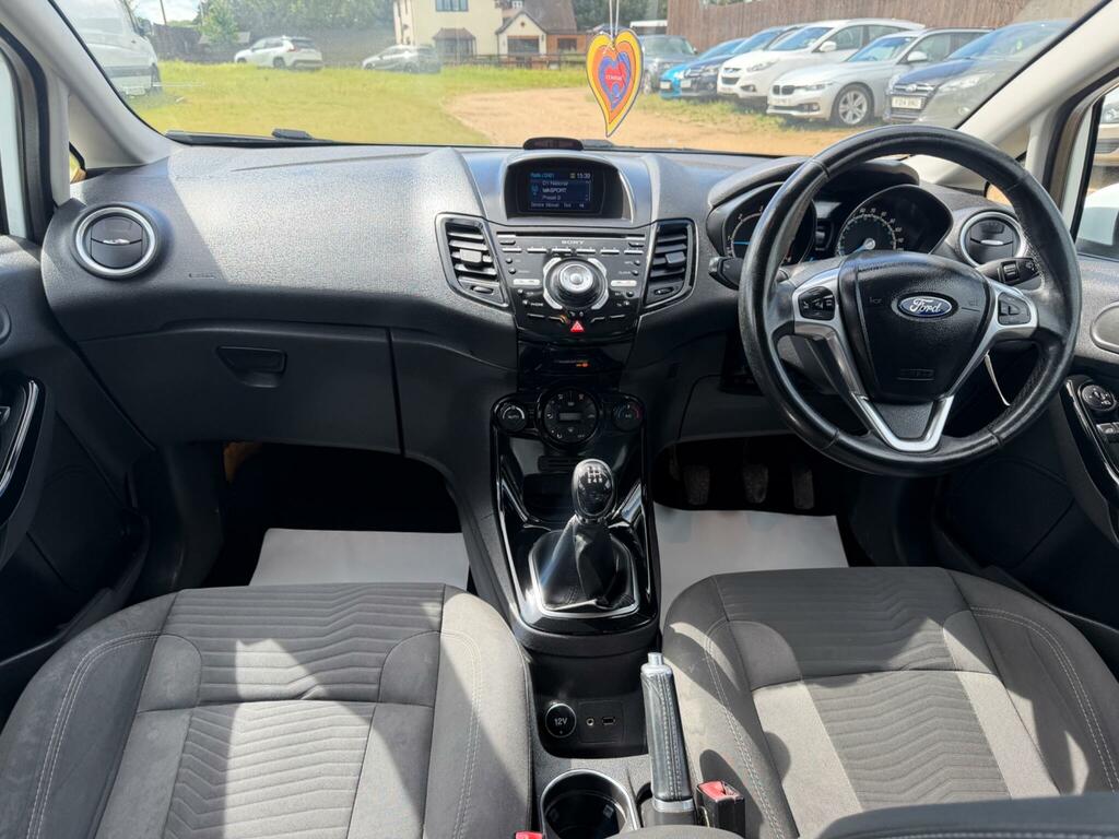Ford Fiesta 1.5 Tdci Titanium Euro 5 LD64YZT White #6