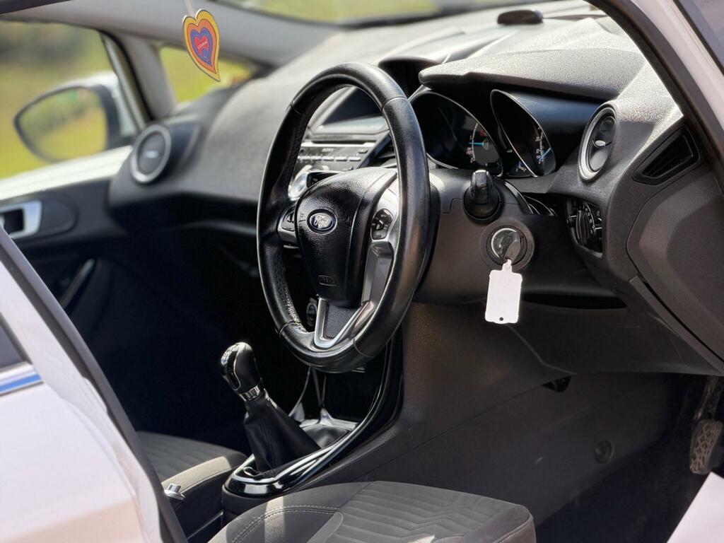 Ford Fiesta 1.5 Tdci Titanium Euro 5 LD64YZT White #2