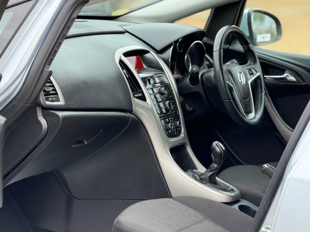 Vauxhall Astra Estate Red #7