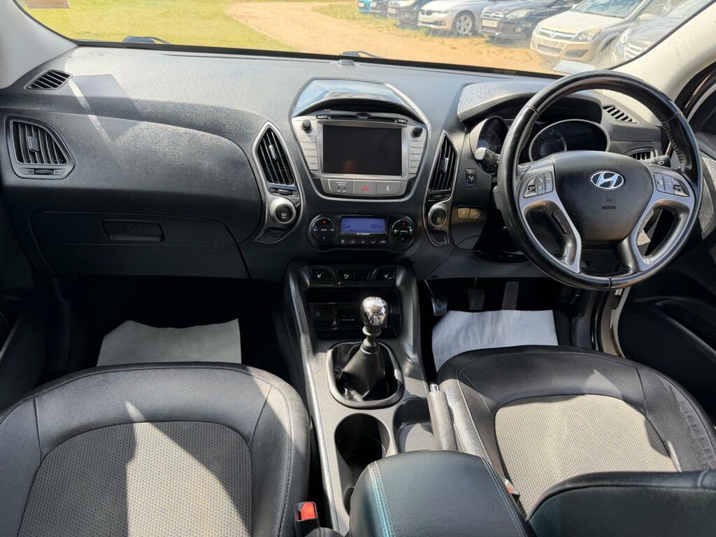 Hyundai Ix35 2.0 Crdi Se 4Wd Euro 5 Nav White #5