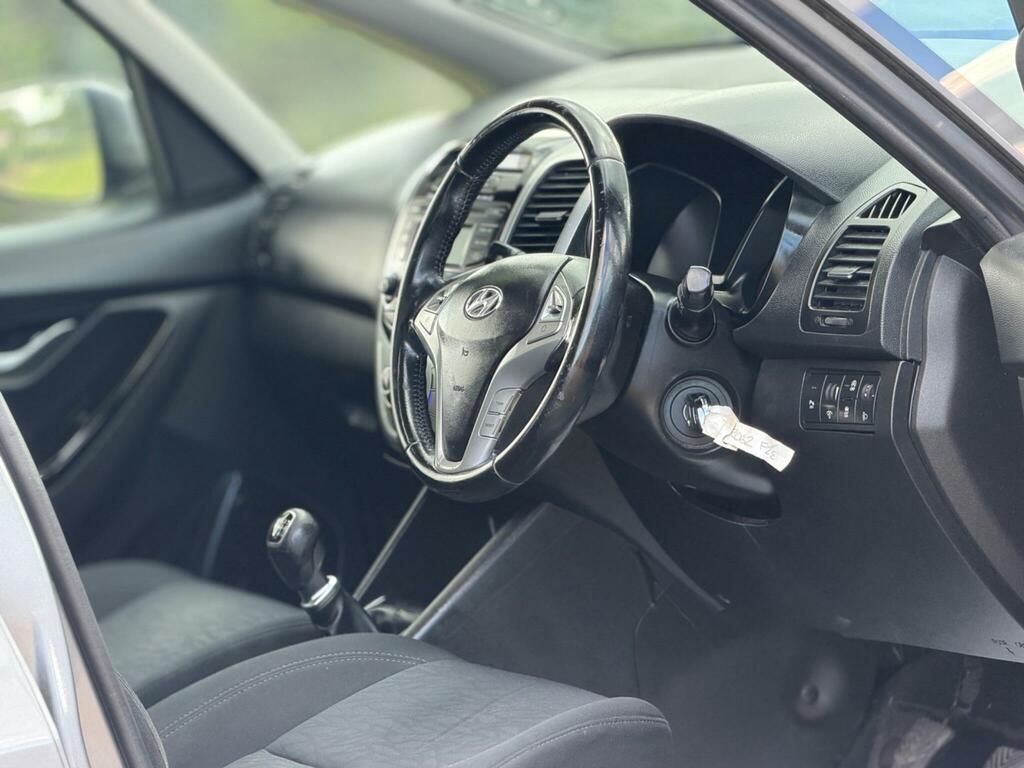 Hyundai Ix20 1.6 Crdi Style Euro 5 Ss Grey #2