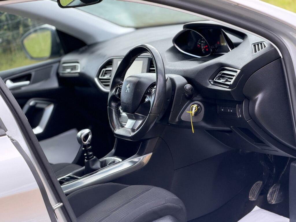 Peugeot 308 1.6 E-hdi Active Euro 5 Ss Silver #2