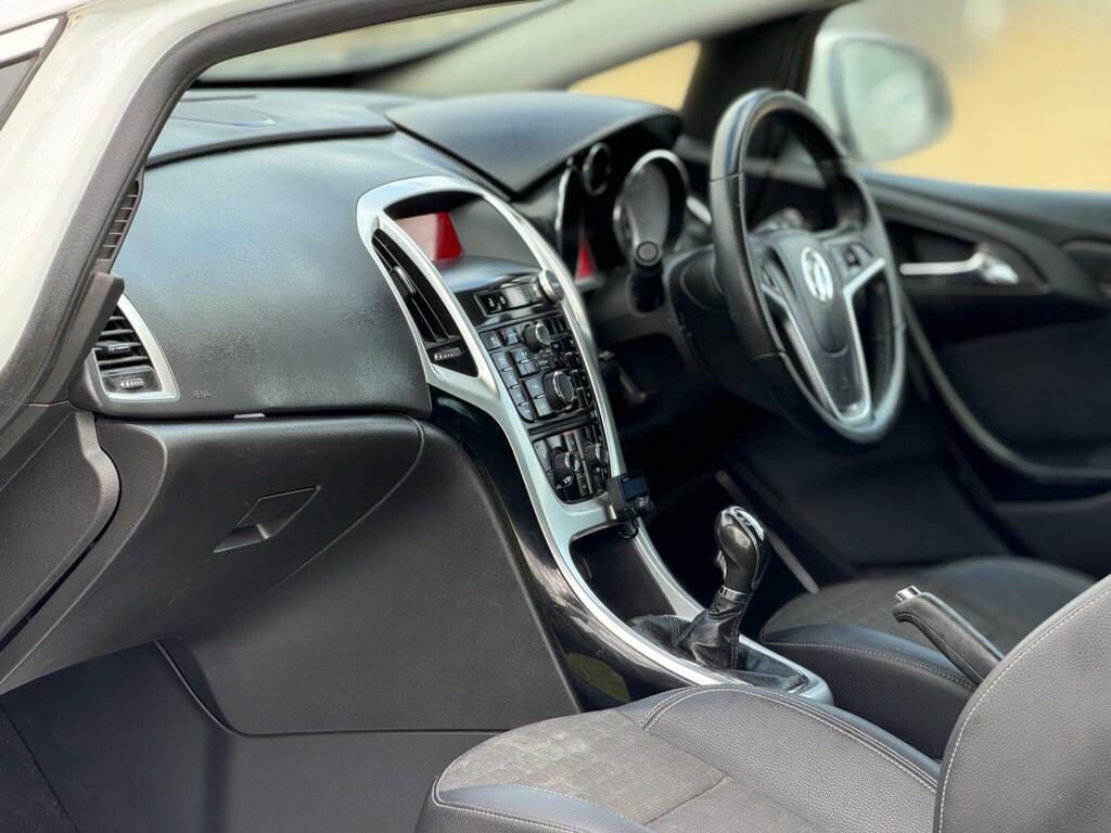 Vauxhall Astra GTC 2.0 Cdti Sri Euro 5 Ss White #6