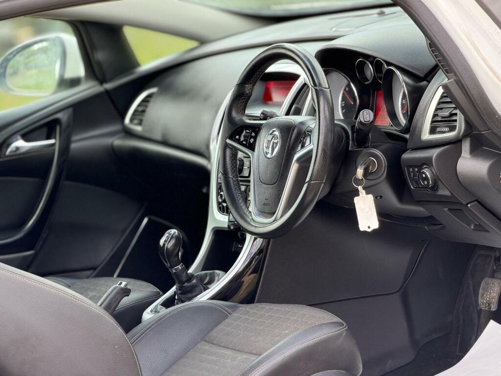 Vauxhall Astra GTC 2.0T Vxr Euro 5 Ss Red #8