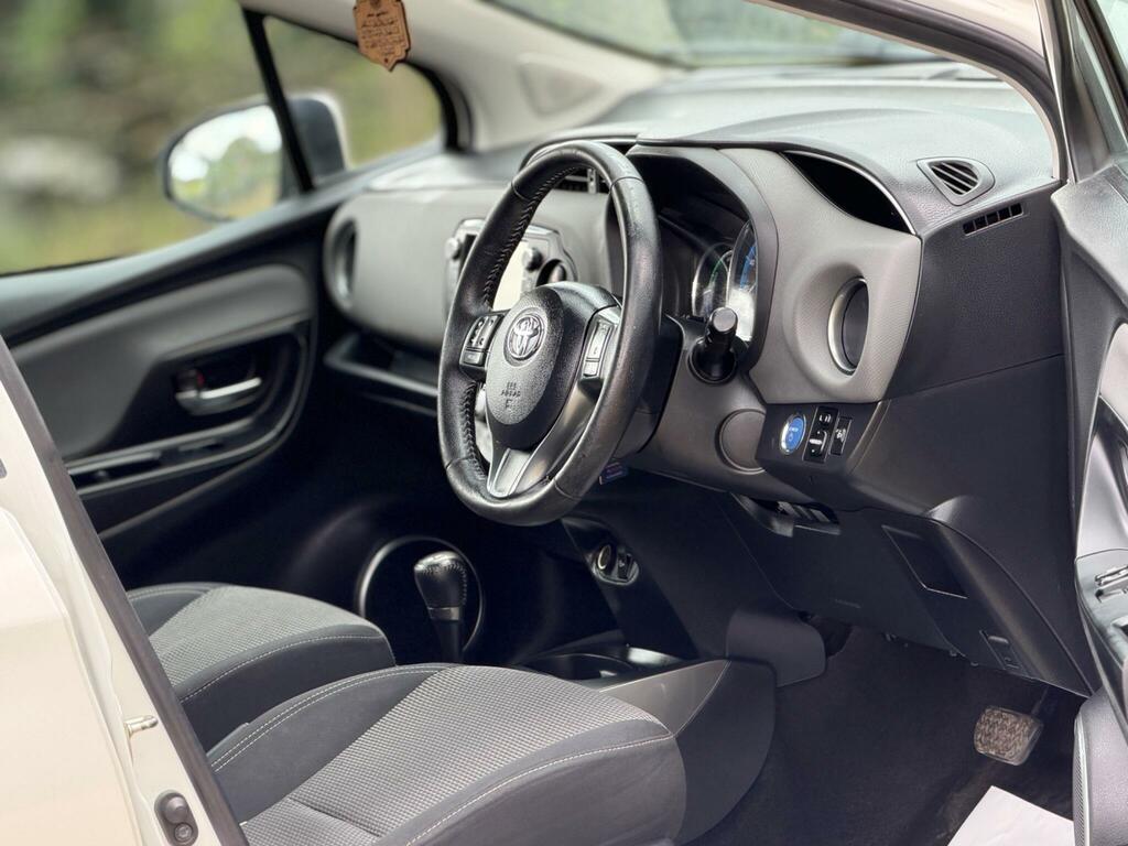 Toyota Yaris 1.5 Vvt-h Sport E-cvt Euro 6 White #2