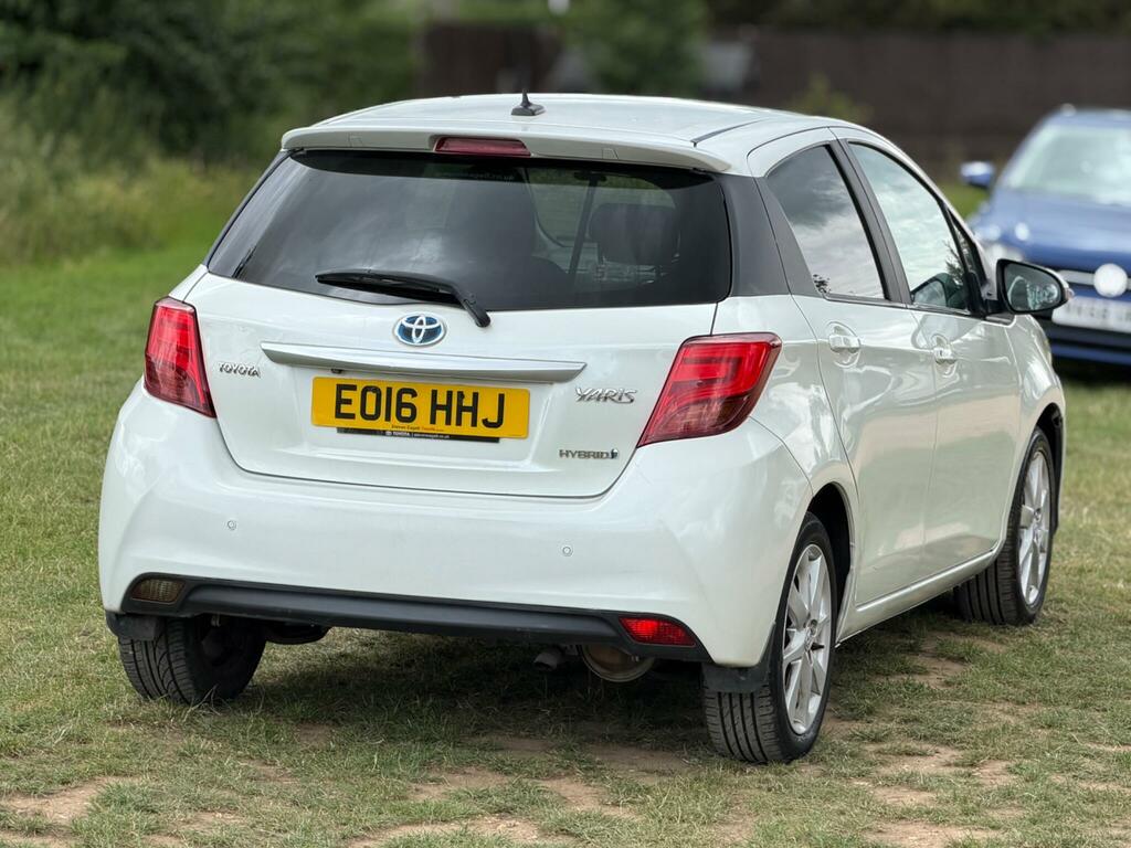 Toyota Yaris 1.5 Vvt-h Sport E-cvt Euro 6 White #5