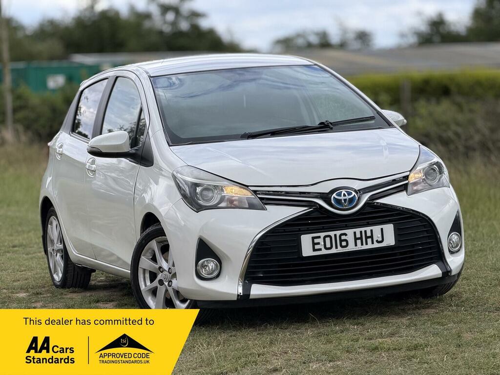 Toyota Yaris 1.5 Vvt-h Sport E-cvt Euro 6 White