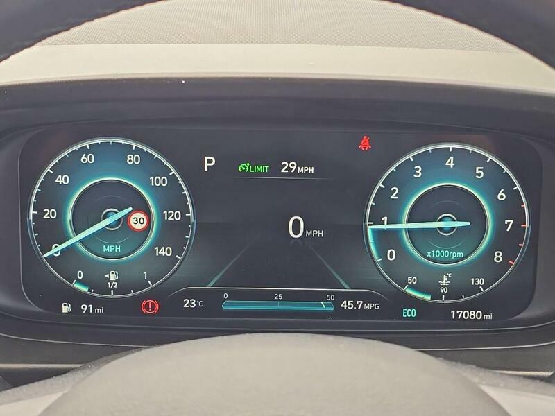 Hyundai Bayon Premium White #14