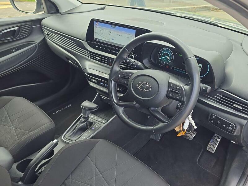 Hyundai Bayon Premium White #10