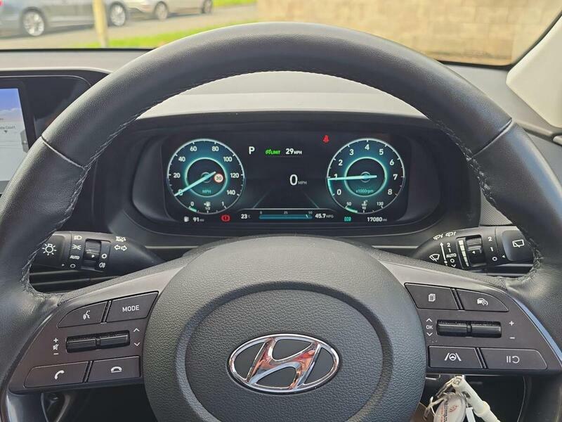 Hyundai Bayon Premium White #13