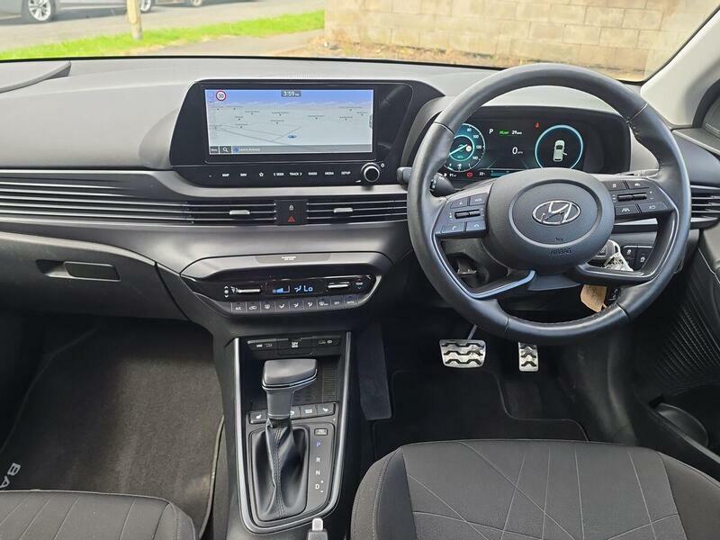 Hyundai Bayon Premium White #11