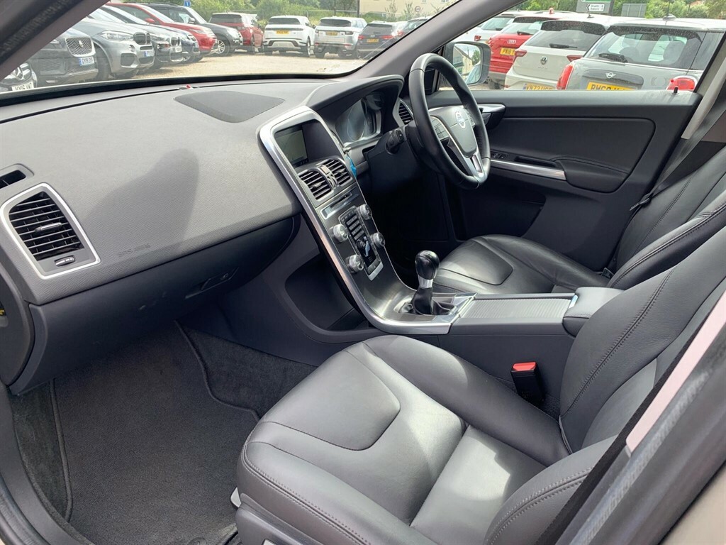 Volvo XC60 D4 190 R Design Lux Nav Awd Geartronic White #24