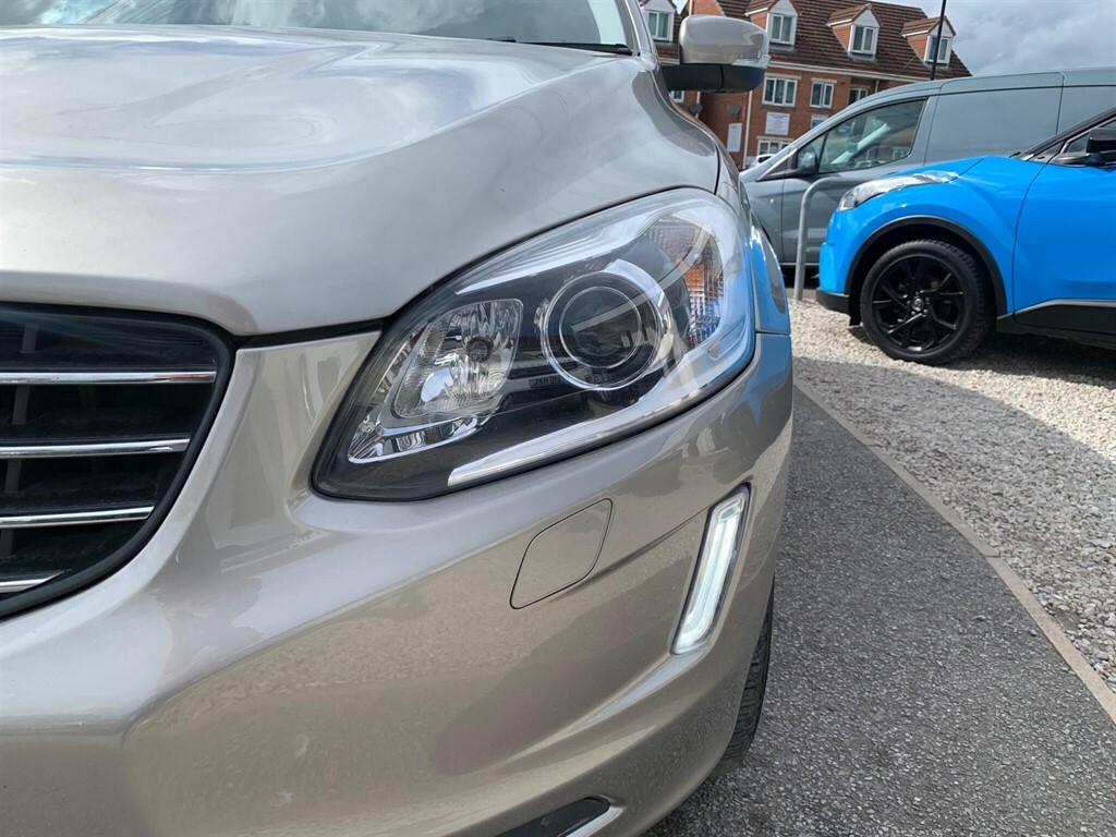Volvo XC60 D4 190 R Design Lux Nav Awd Geartronic White #9