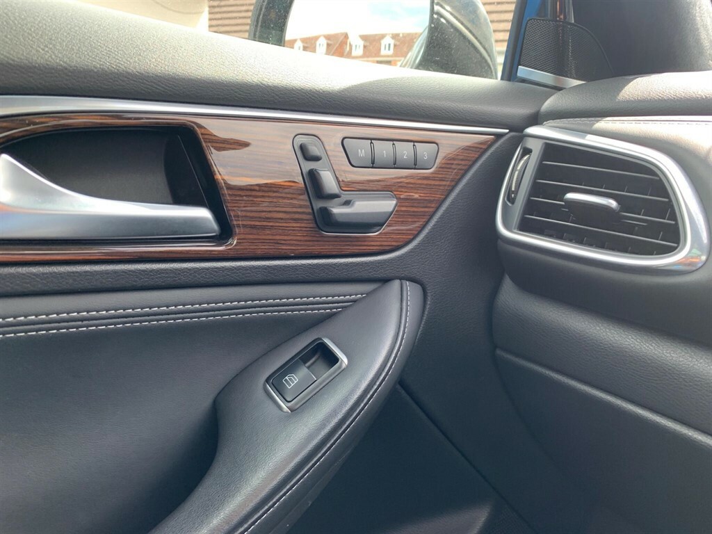 Infiniti Q30 Black #21