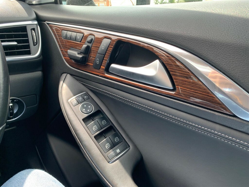 Infiniti Q30 Black #16