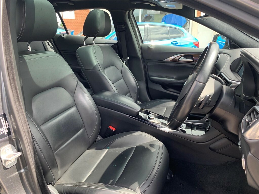 Infiniti Q30 Black #17