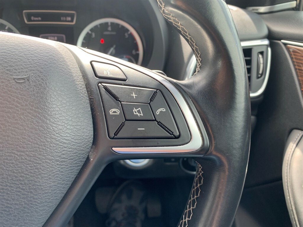 Infiniti Q30 Black #15