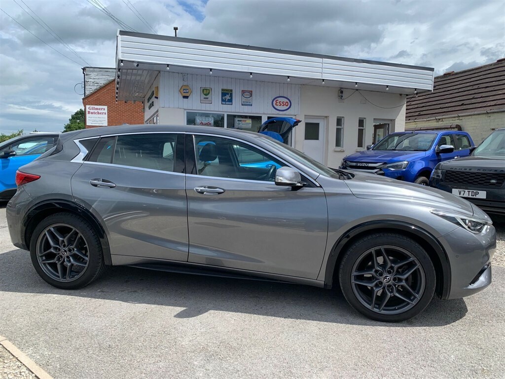 Infiniti Q30 Black #7
