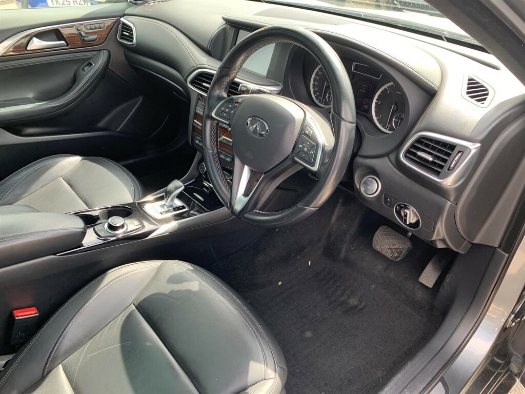 Infiniti Q30 Black #18