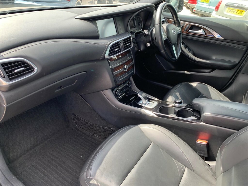 Infiniti Q30 Black #20
