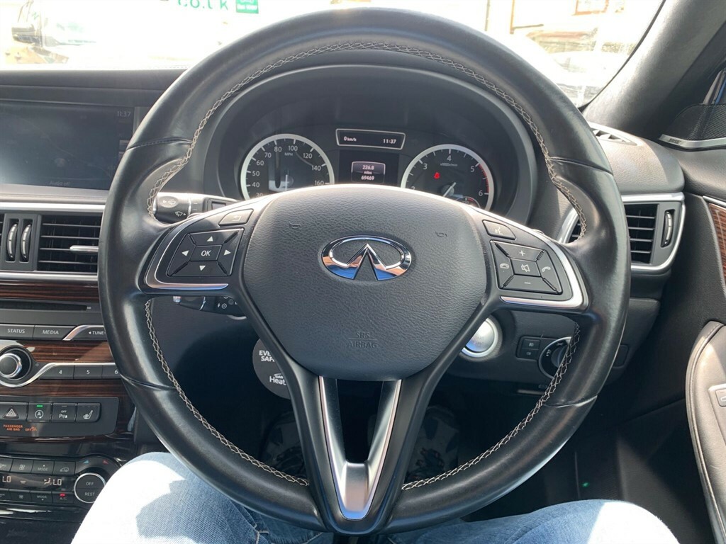Infiniti Q30 Black #12